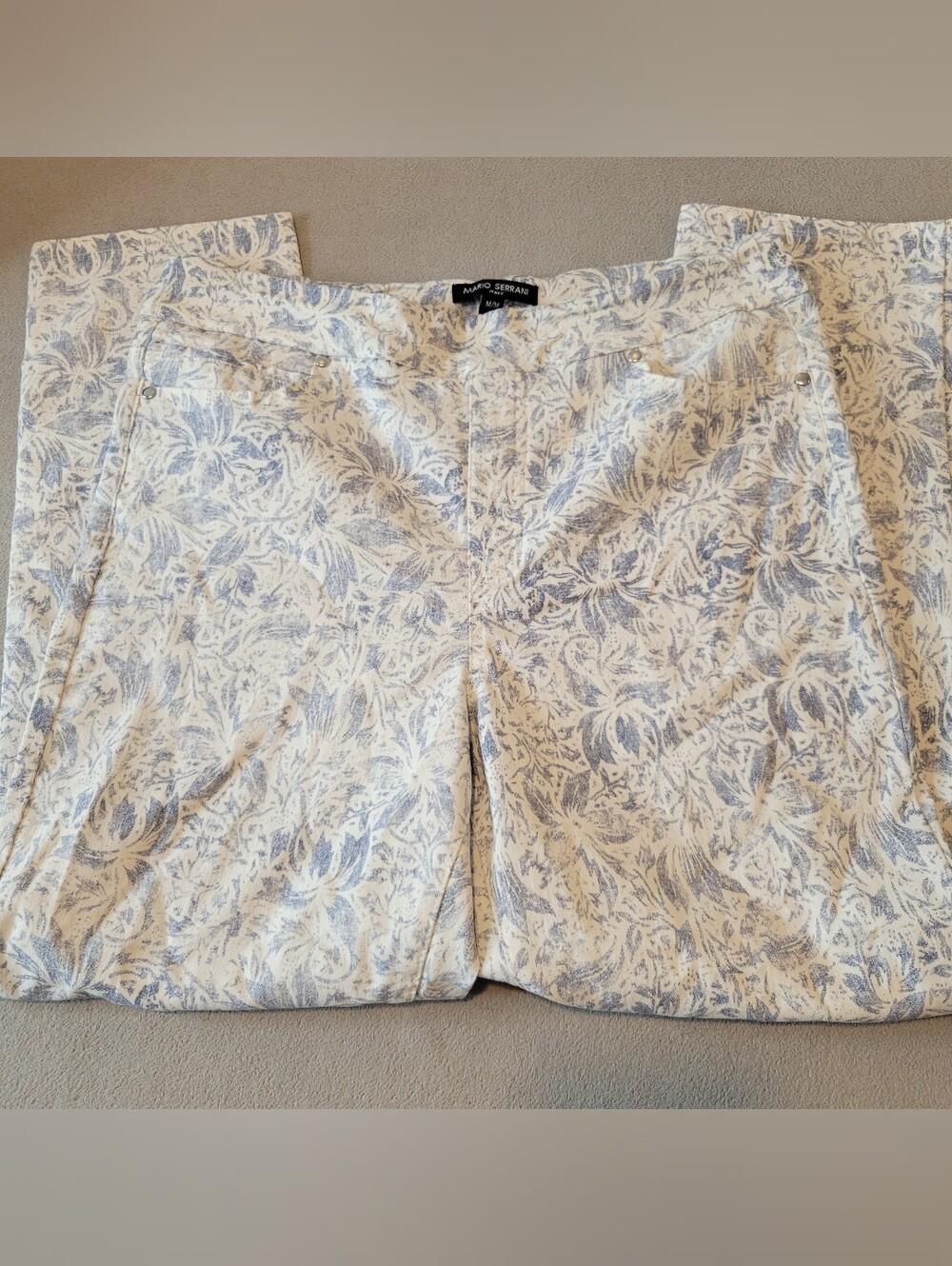 Mario Serrani Italy White Blue Floral Capri Pants Size Medium